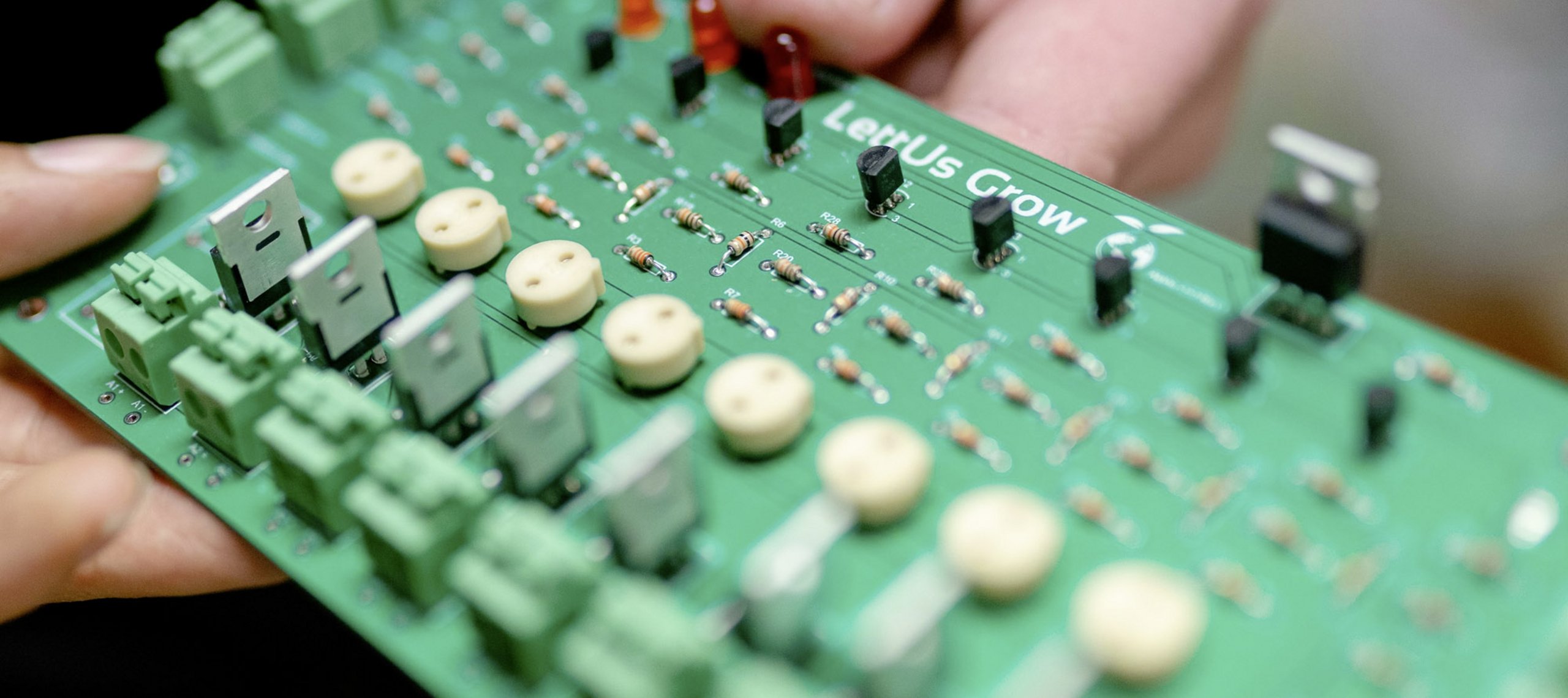 nahaufname - elektrotechnik, elektonische teile, steckteil